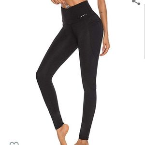 Yoga pants with pockets